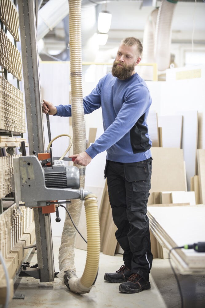 Afbeelding 65232220_Craftsman_Trousers_65540220_Sweatshirt_no7747
