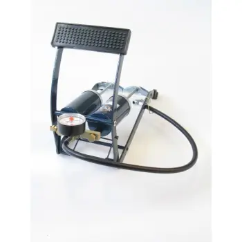 Voetpomp met manometer 2 cilinder 5 bar max