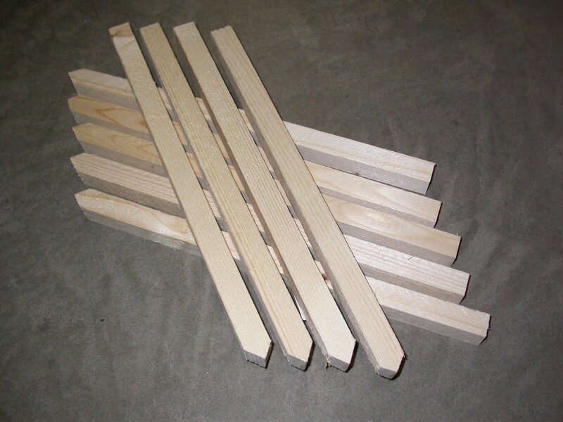 Piketpaal hout 35cm         22x32mm