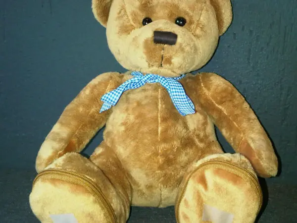 Borduurbeer bruin met blauwe strik